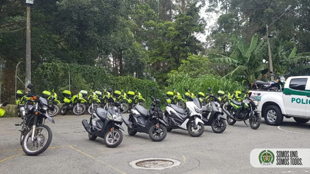 Las motos particulares que se ven en la foto fueron inmovilizadas por la Policía en el sito. /FOTO: CORTESÍA.