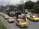 Los taxistas que anunciaron con entrar a paro se reunieron con el ministro de transporte.
