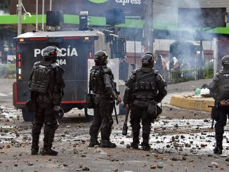 Esmad cambió de uniforme