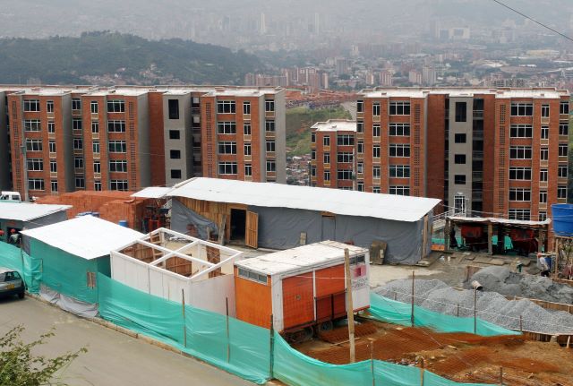 Colombia importa insumos como cerámicos, aceros, y de ferretería para la construcción de viviendas. /FOTO: ARCHIVO. 