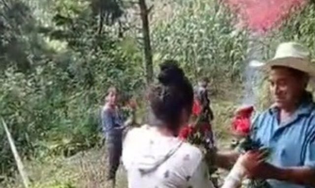 EN VIDEO La humilde propuesta matrimonial de un campesino que se hizo viral