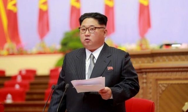 Se tienen que ver tristes: En Corea del Norte prohibieron reírse y beber