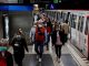 ¡Qué joyita! En España agarraron a colombiano que tiró a una desconocida al metro