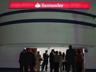 Qué chicharrón: el Banco Santander se equivocó y le transfirió millonadas a sus clientes
