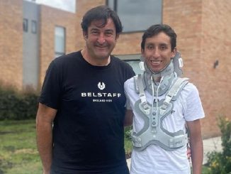 Egan Bernal con chaleco