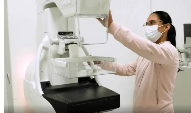 equipo para la toma de Mamografía-en-Metrosalud-de-Medellín