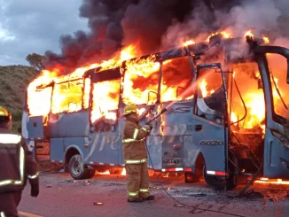 Bus en llamas