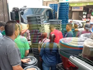 Corte-de-agua-disparo-la-venta-de-canecas-1