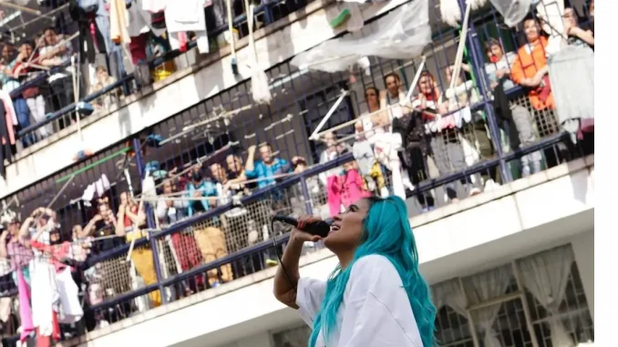 Karol G fue a cantar a la cárcel el Buen Pastor