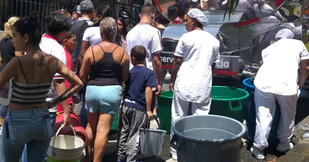 Suspension-de-acueducto-en-el-Valle-de-Aburra