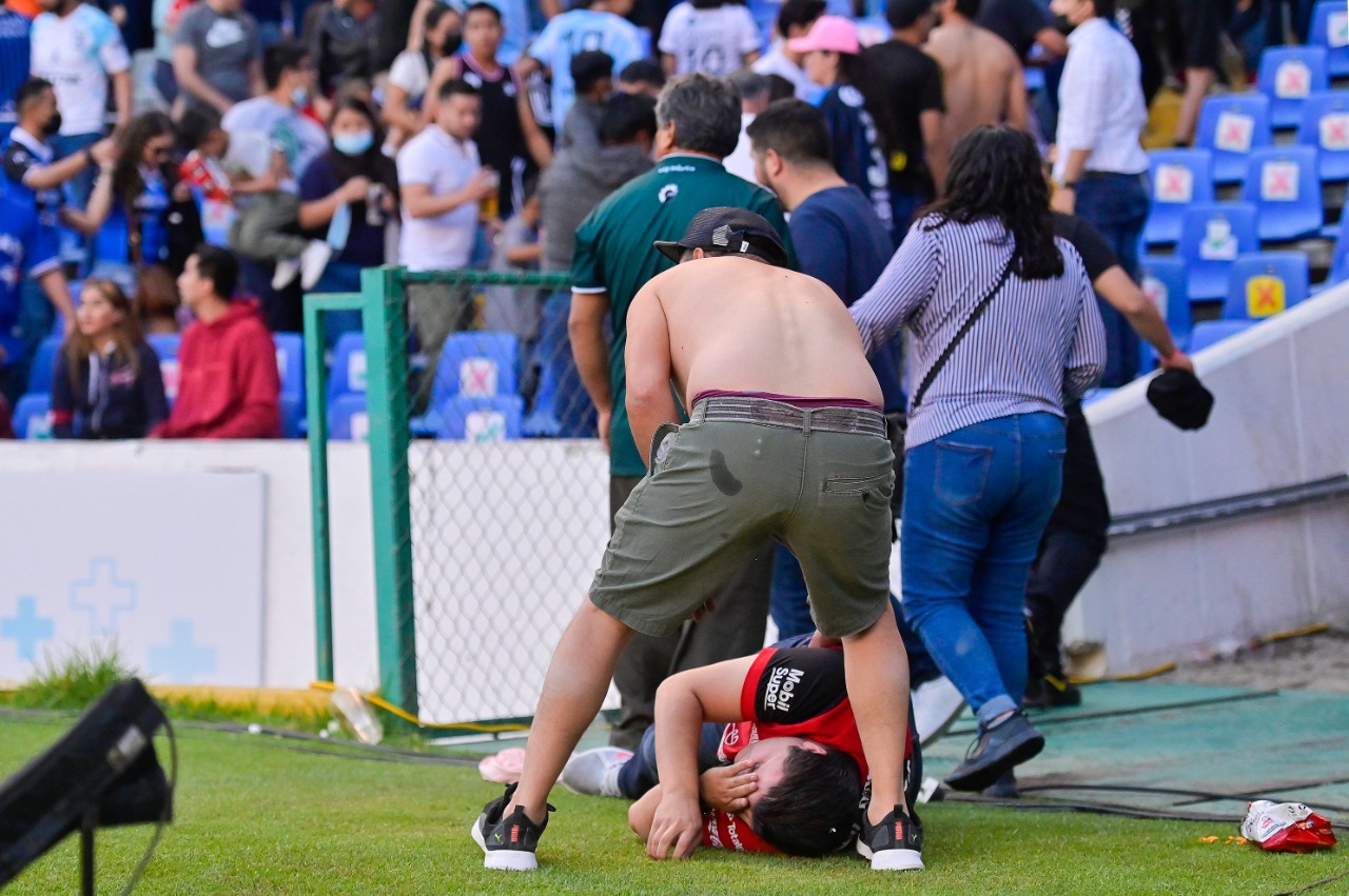 Enfrentamiento de hinchas Mexico