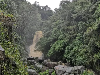 Creciente-de-la-quebrada-Santa-Elena-1