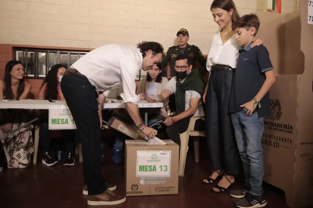 Federico-Gutierrez-votando