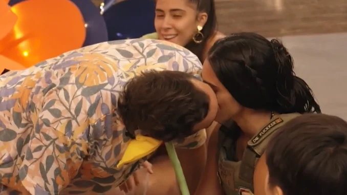 Grecia y Samir beso