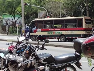 Bus-atravesado-en-calle-Barranquilla