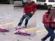 De milagro salvaron a niña que gateaba en plena calle