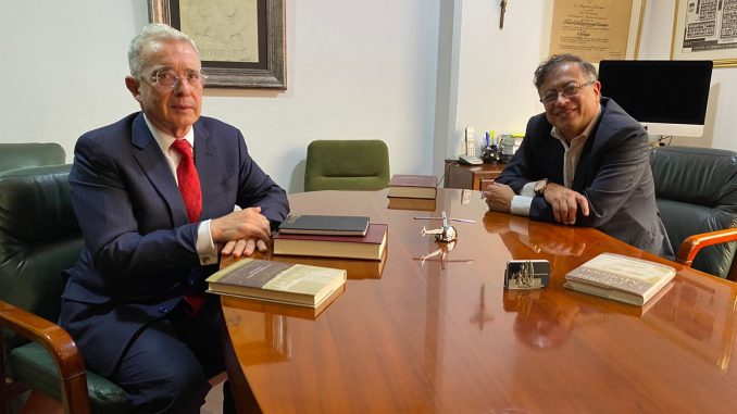 Alvaro Uribe y Gustavo Petro.