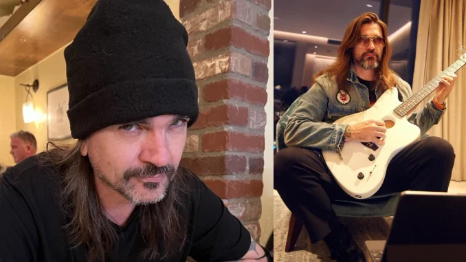 Juanes anda agarrado en Twitter