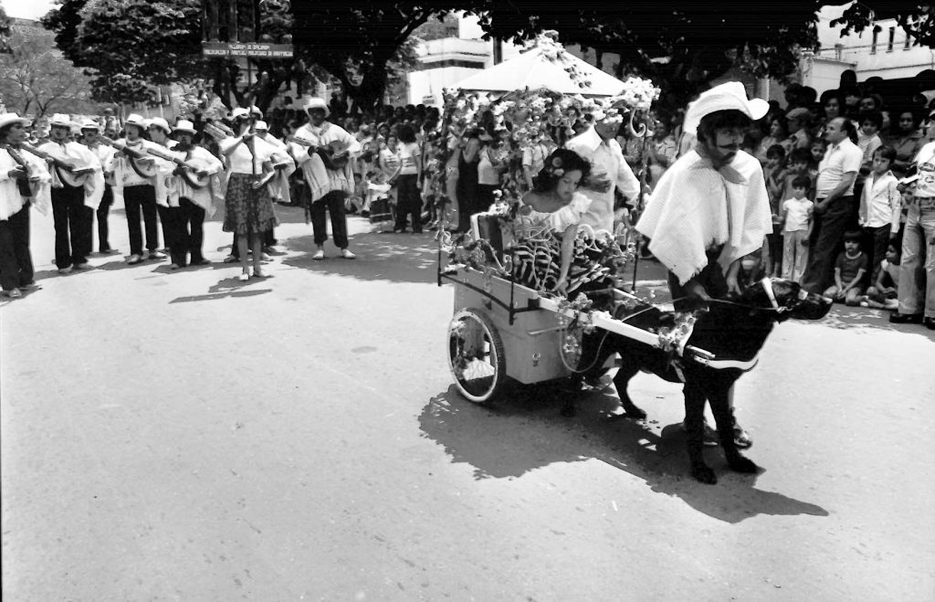 Imagen del primer Desfile de Silleteros en mayo de 1957. / FOTO: ARCHIVO - EL COLOMBIANO. 