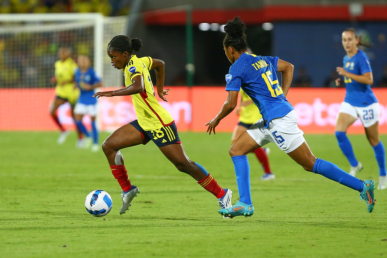 Linda Caicedo (izq), delantera de la Selección Colombia femenina. / FOTO: CONMEBOL.
