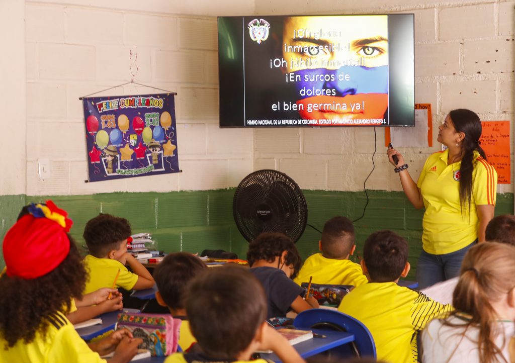 La sede Pioneros, del Liceo Antioqueño de Bello, es una de las Escuelas Conectadas. / FOTO: MANUEL SALDARRIAGA.