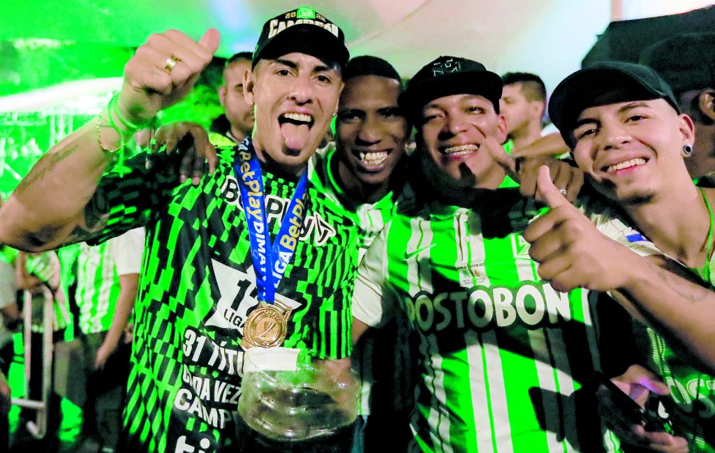 Emmanuel Olivera disfruta el día a día en Nacional, cada momento que comparte con los hinchas es muy especial. No niega una foto, autógrafo o saludo. /FOTO: JAIME PÉREZ