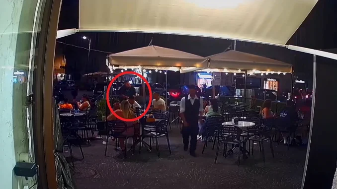 El delincuente intimidó a la víctima
