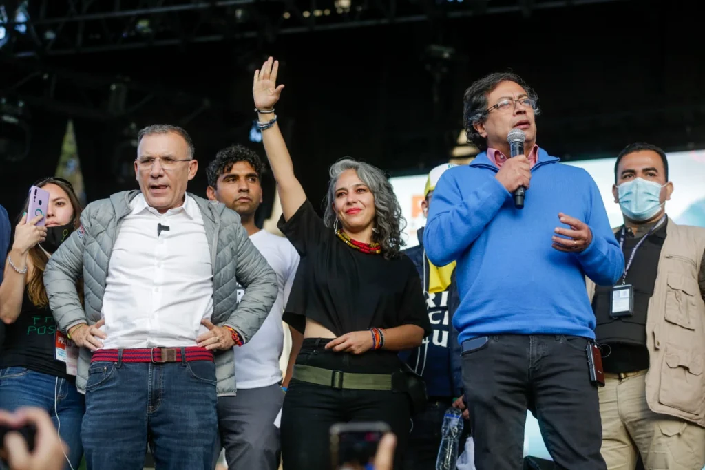 Roy-Barreras-presidente-del-Senado-con-Gustavo-Petro