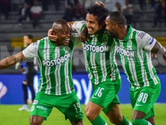 Daniel Mantilla celebra con Candelo y Pabón