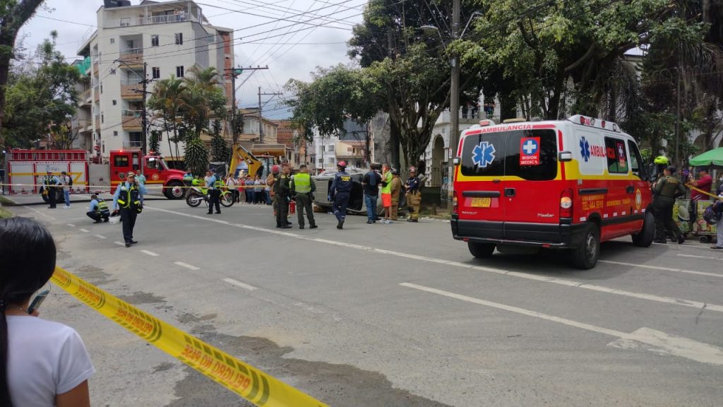 Accidente de tránsito cerca al cementerio de Itagüí. / FOTO: CORTESÍA. 