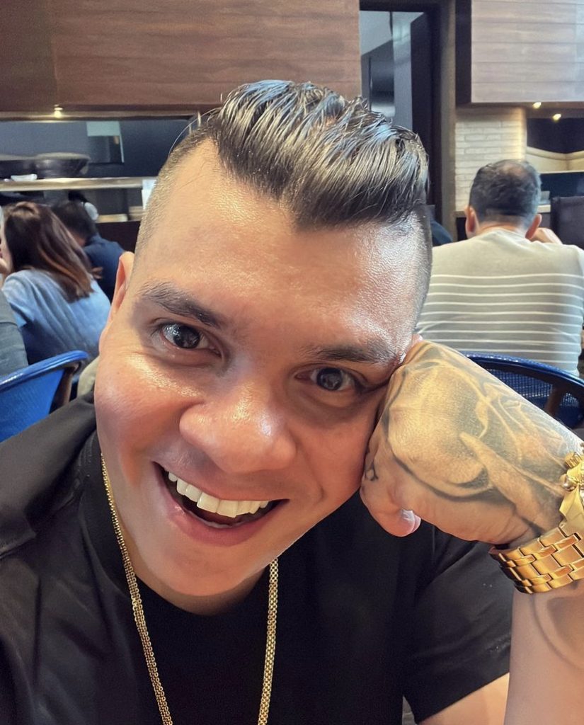 El cantante ha lanzado 2 álbumes.