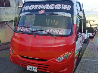 El vehículo iba con pasajeros.