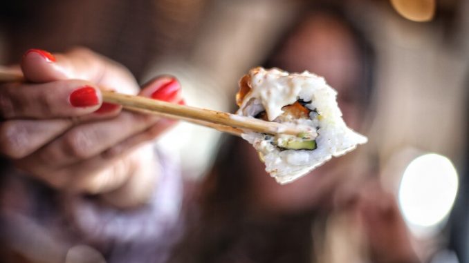 Rollo de sushi.