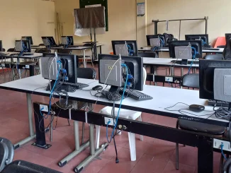 Los delincuentes abrieron un hueco.