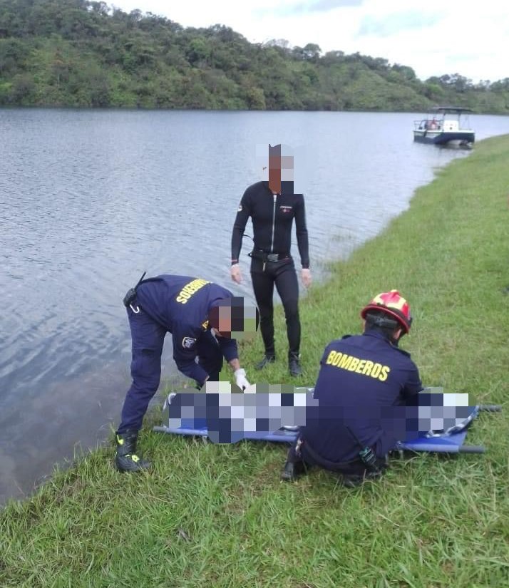 Cuerpo de Santiago Areiza Henao recuperado en el embalse de Guatapé.