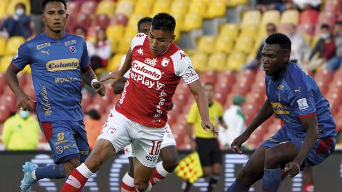 Los rojos se enfrentan en el Atanasio.
