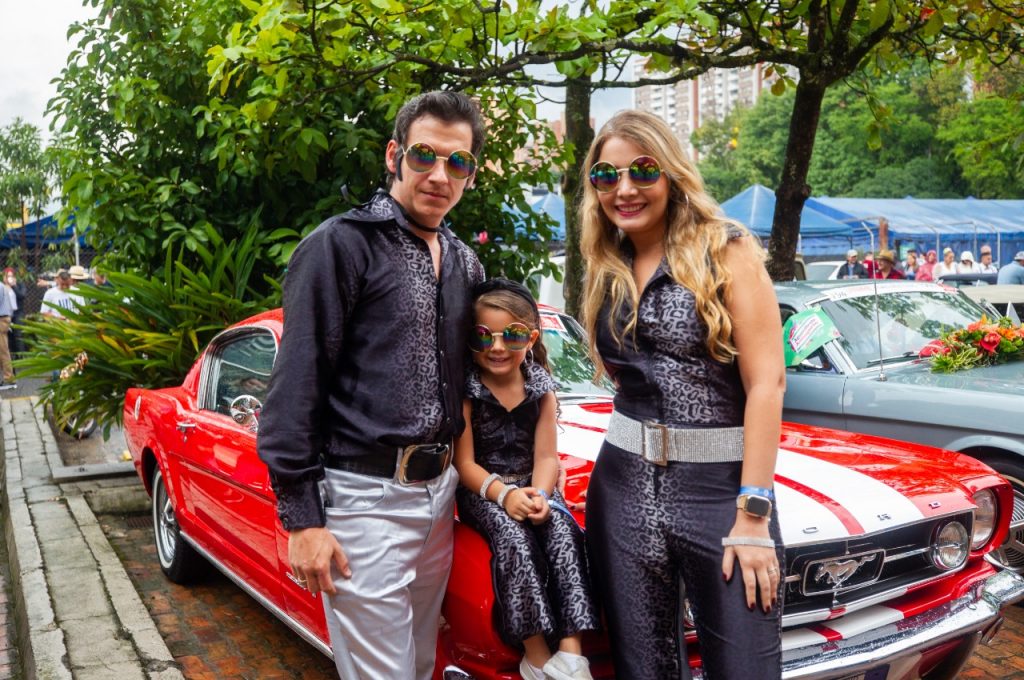 Previa al Desfile de Autos Clásicos y Antiguos en  El Colombiano. /FOTO: CAMILO SUÁREZ.