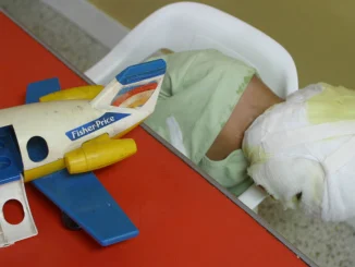 Los pequeños permanecen hospitalizados.