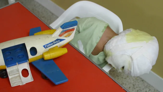 Los pequeños permanecen hospitalizados.