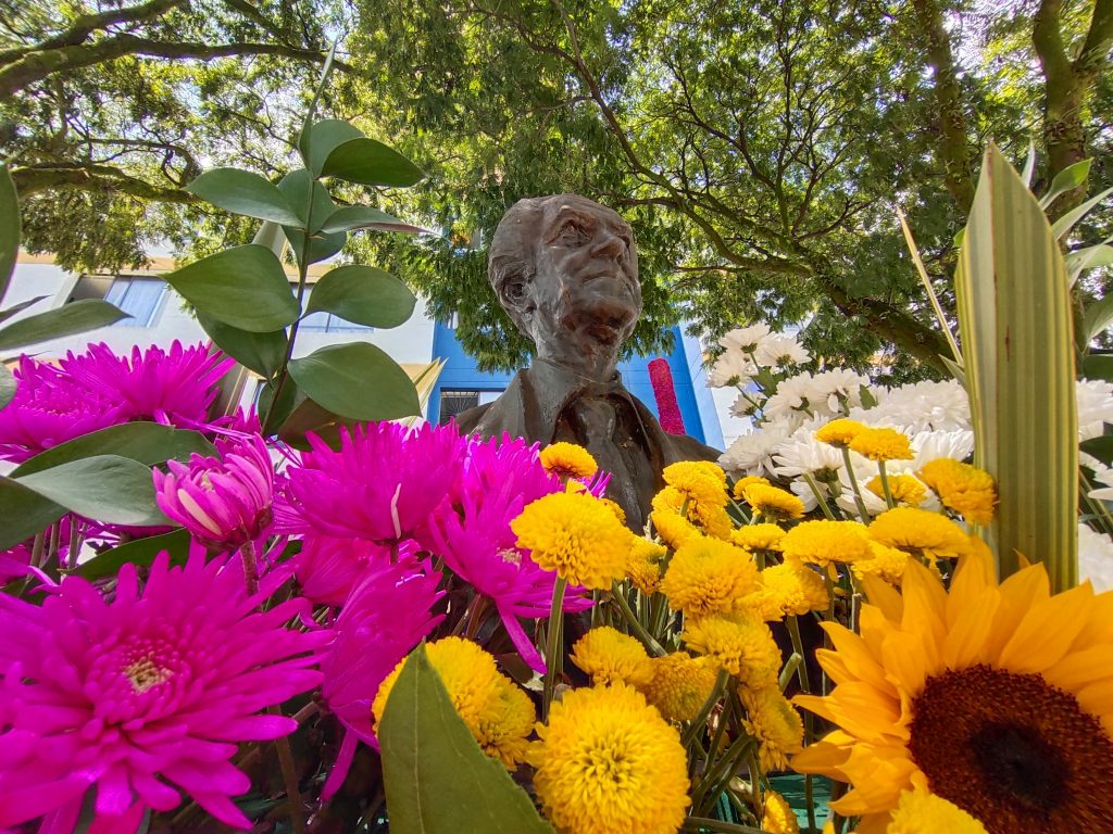 Las esculturas de la avenida La Playa estarán decoradas con flores de los coregimientos. / FOTO: CORTESÍA. 