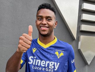 Juan David Cabal con la camiseta del Hellas Verona.