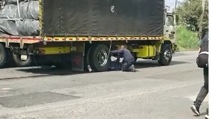 La víctima fue llevada a un centro asistencial.