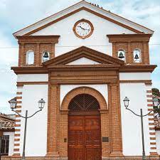 El templo se encuentra ubicado en el parque principal del corregimiento.