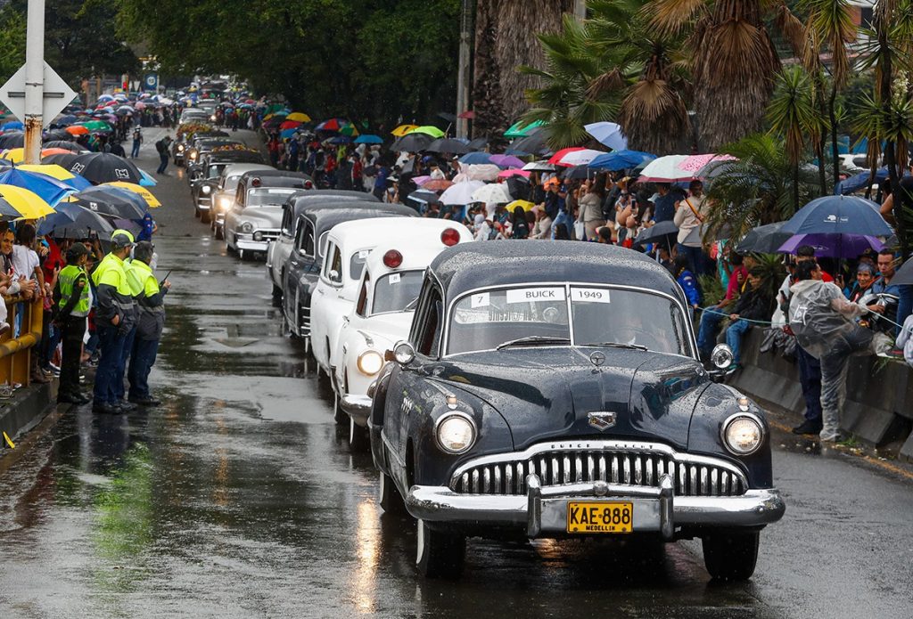 Así fue el recorrido del Desfile de Autos Clásicos y Antiguos 2022. /FOTOS: MANUEL SALDARRIAGA Y CAMILO SUÁREZ