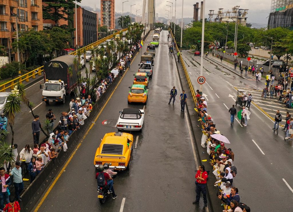 Así fue el recorrido del Desfile de Autos Clásicos y Antiguos 2022. /FOTOS: MANUEL SALDARRIAGA Y CAMILO SUÁREZ