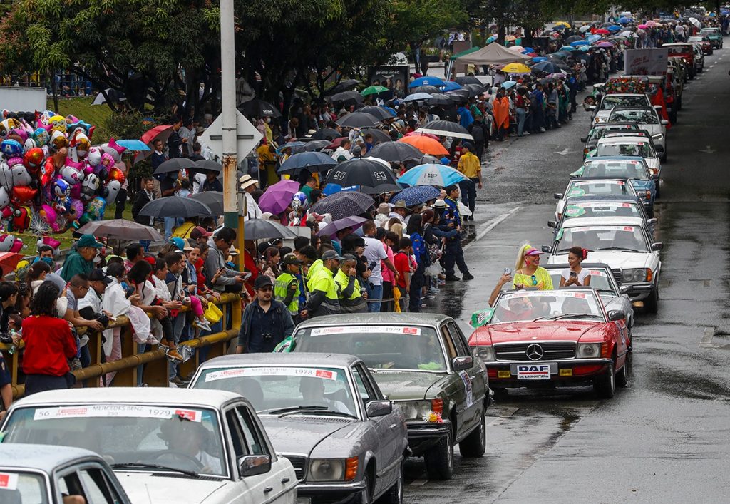 Así fue el recorrido del Desfile de Autos Clásicos y Antiguos 2022. /FOTOS: MANUEL SALDARRIAGA Y CAMILO SUÁREZ