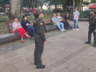 Policías vigilando en Belén.