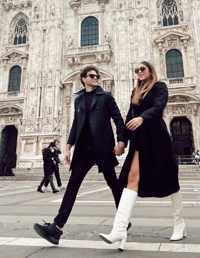 Daniela Ospina y Gabriel Coronel caminando juntos. /FOTO: TOMADA DE INSTAGRAM
