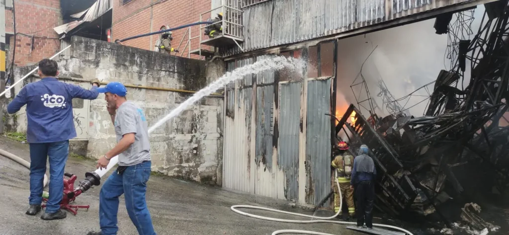 Controlan-incendio-en-fabrica-de-Icopor
