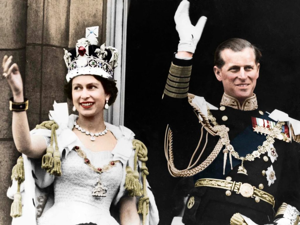 . El 2 de junio de 1953, en la abadía de Westminster, la princesa Isabel fue coronada como reina y como "la encarnación de los valores familiares cristianos tradicionales". / FOTO: TOMADA DE LA WEB.